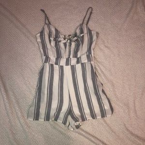 NEVER WORN cute Romper!